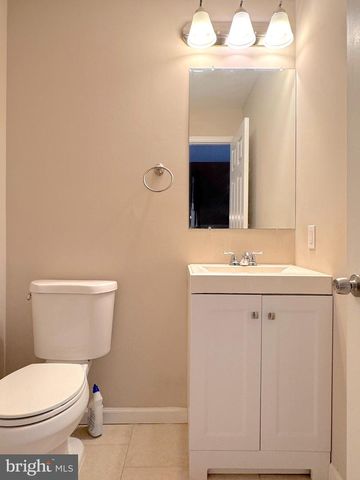 354 N BARRINGTON CT, Newark, DE 19702