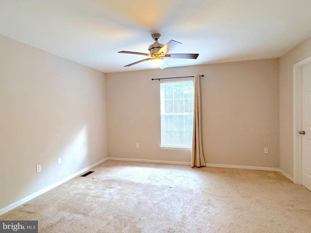 354 N BARRINGTON CT, Newark, DE 19702