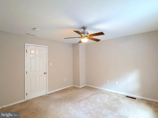 354 N BARRINGTON CT, Newark, DE 19702
