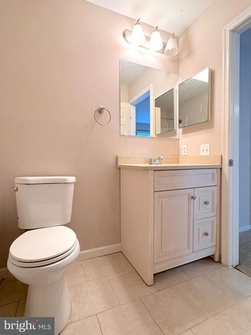 354 N BARRINGTON CT, Newark, DE 19702
