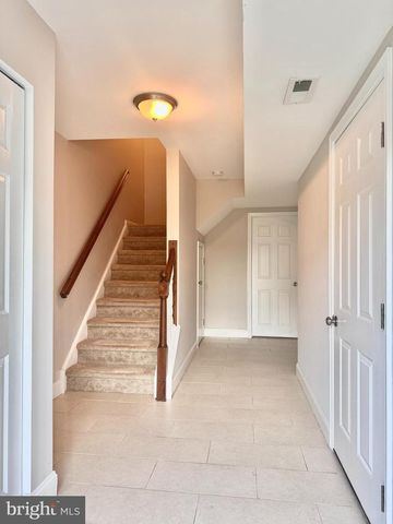 354 N BARRINGTON CT, Newark, DE 19702