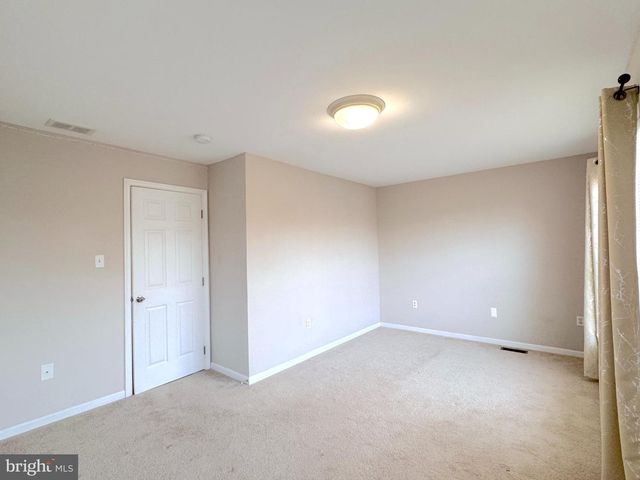 354 N BARRINGTON CT, Newark, DE 19702