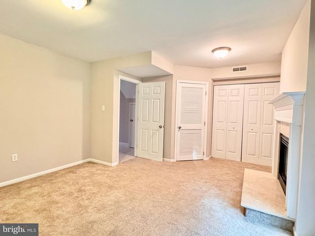 354 N BARRINGTON CT, Newark, DE 19702