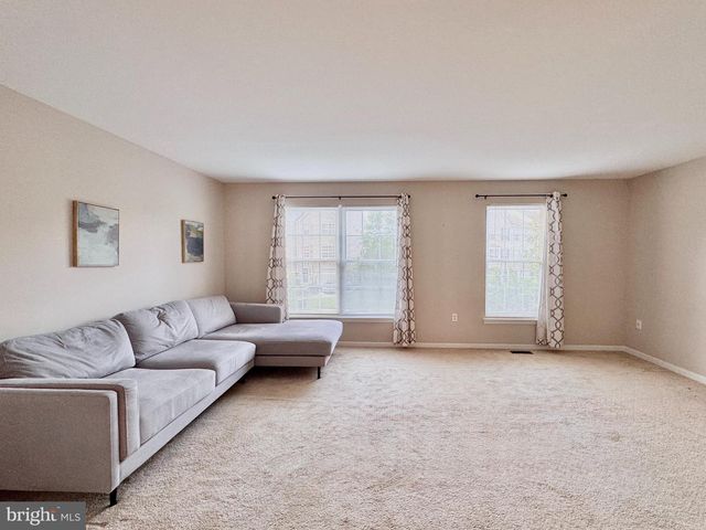 354 N BARRINGTON CT, Newark, DE 19702