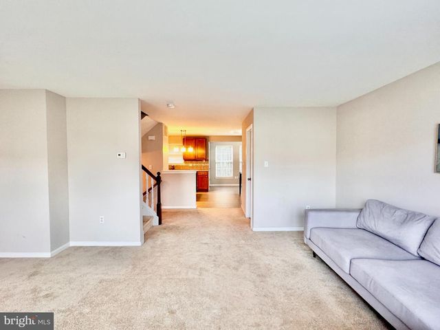 354 N BARRINGTON CT, Newark, DE 19702