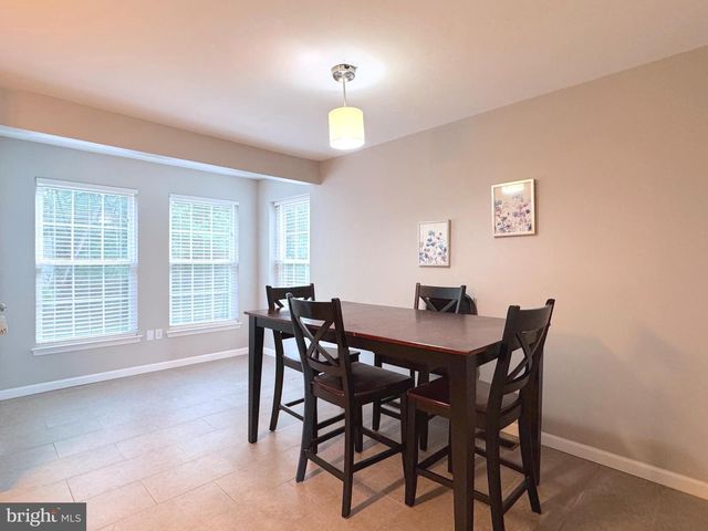 354 N BARRINGTON CT, Newark, DE 19702