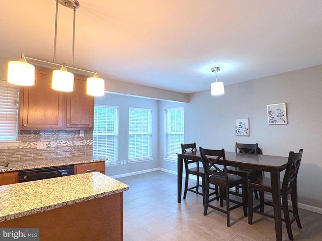 354 N BARRINGTON CT, Newark, DE 19702