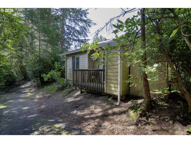 1320 SPRUCE St, Florence, OR 97439