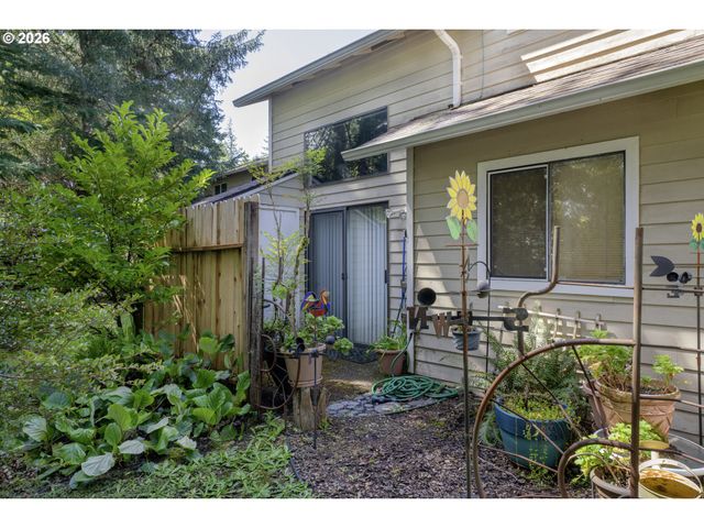 1320 SPRUCE St, Florence, OR 97439