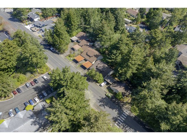 1320 SPRUCE St, Florence, OR 97439