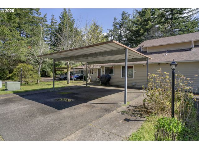 1320 SPRUCE St, Florence, OR 97439