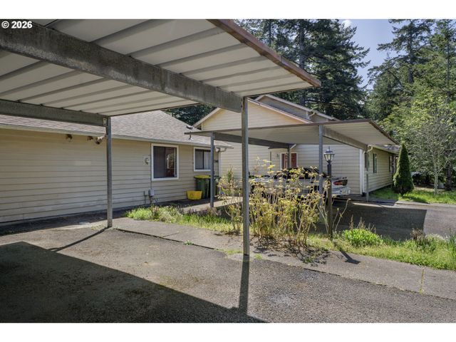 1320 SPRUCE St, Florence, OR 97439