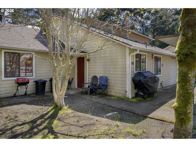 1320 SPRUCE St, Florence, OR 97439