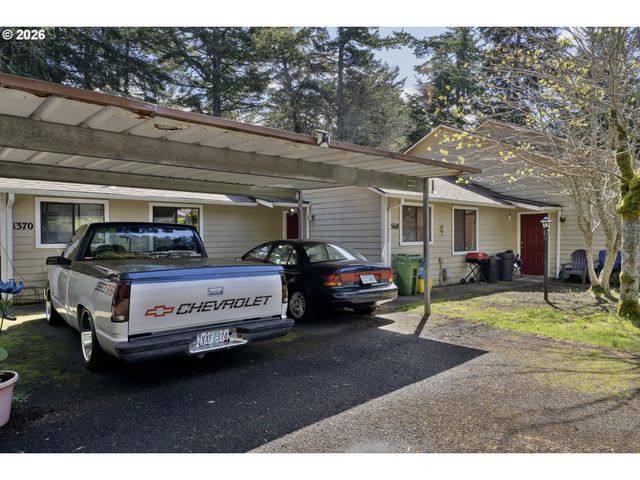 1320 SPRUCE St, Florence, OR 97439