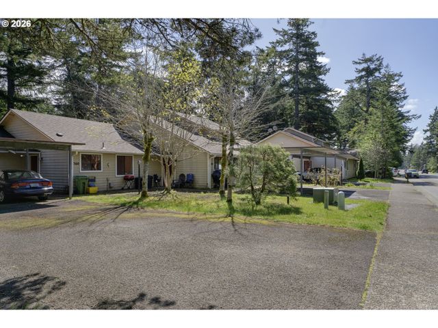 1320 SPRUCE St, Florence, OR 97439
