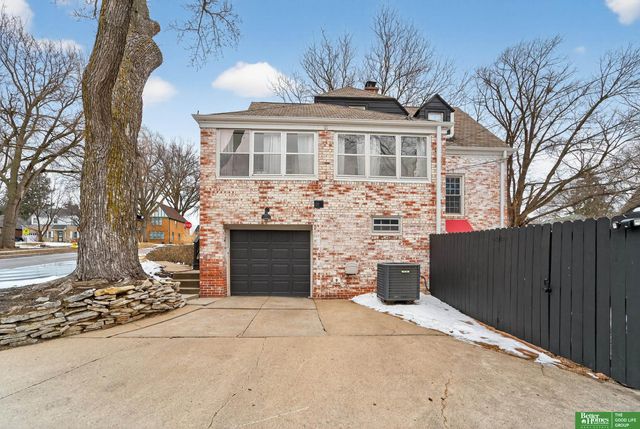 2520 N 56 Street, Omaha, NE 68104