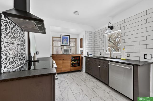 2520 N 56 Street, Omaha, NE 68104