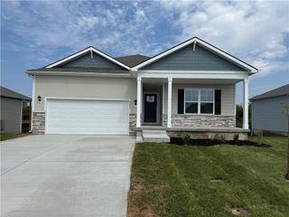 2204 Creek View Lane, Raymore, MO 64083