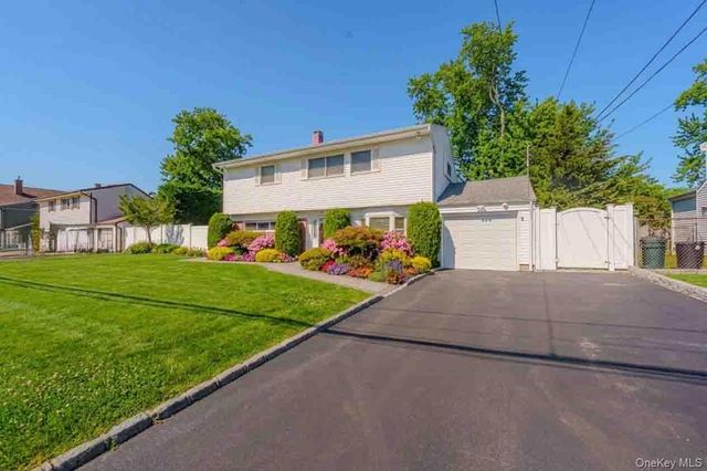 519 Gwynn Street, Babylon, NY 11702