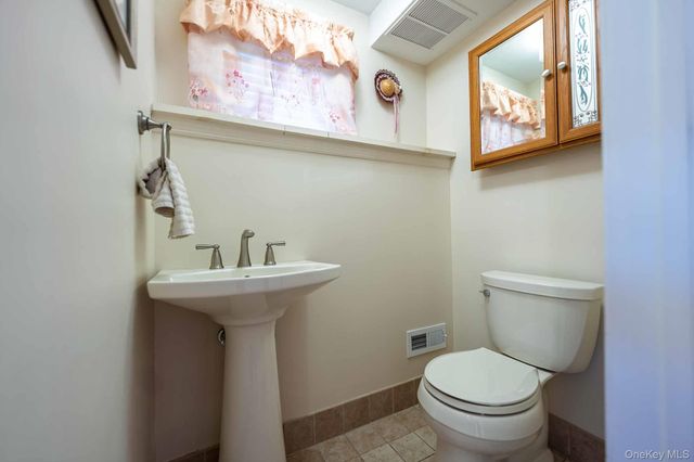 519 Gwynn Street, Babylon, NY 11702