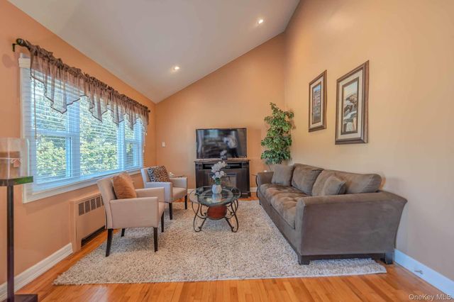 519 Gwynn Street, Babylon, NY 11702