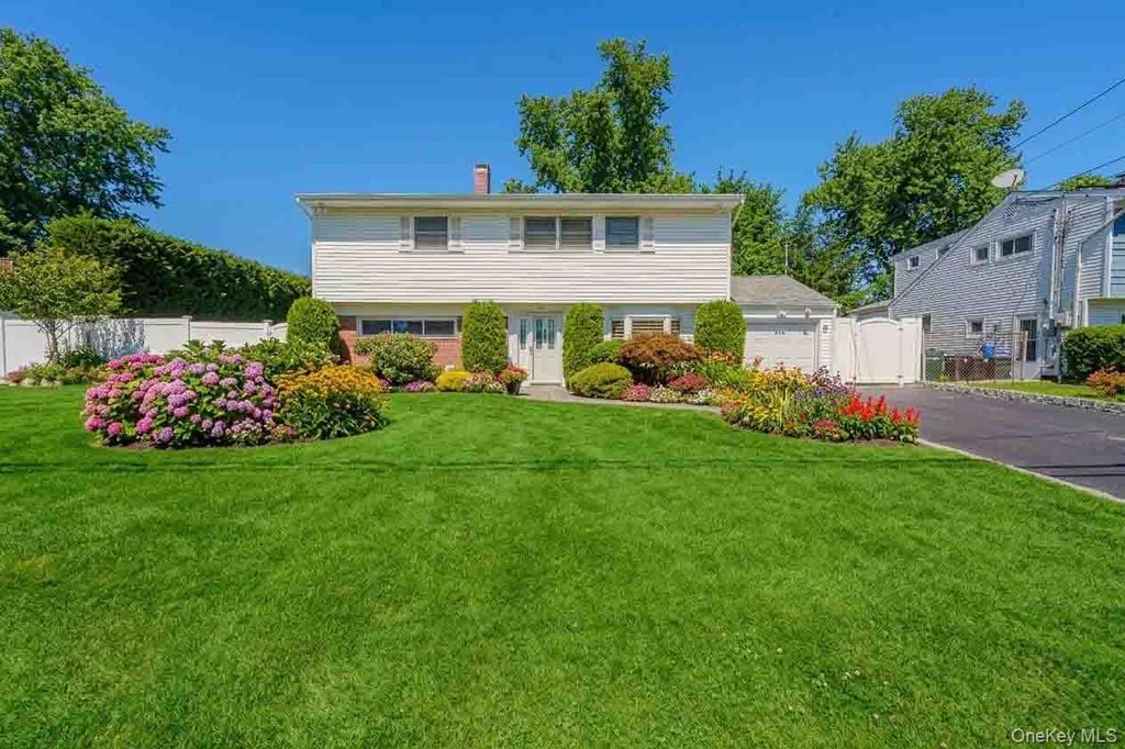 519 Gwynn Street, Babylon, NY 11702