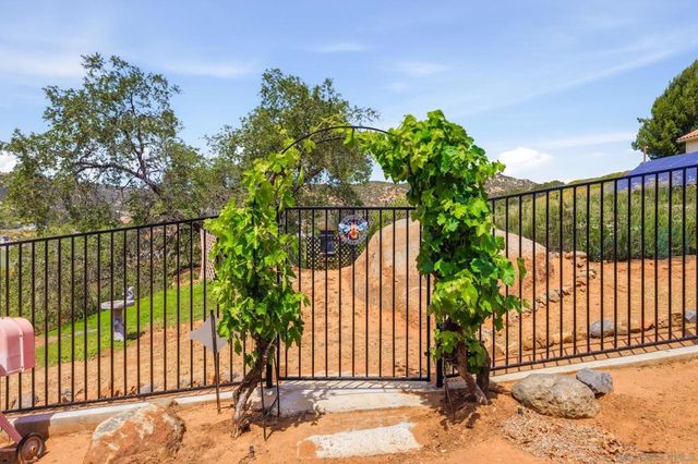 8850 Summerhill Point, Alpine, CA 91901