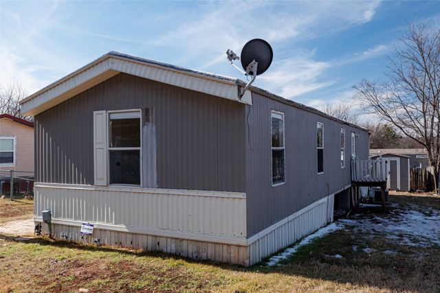 720 Jupiter Avenue, Granbury, TX 76049