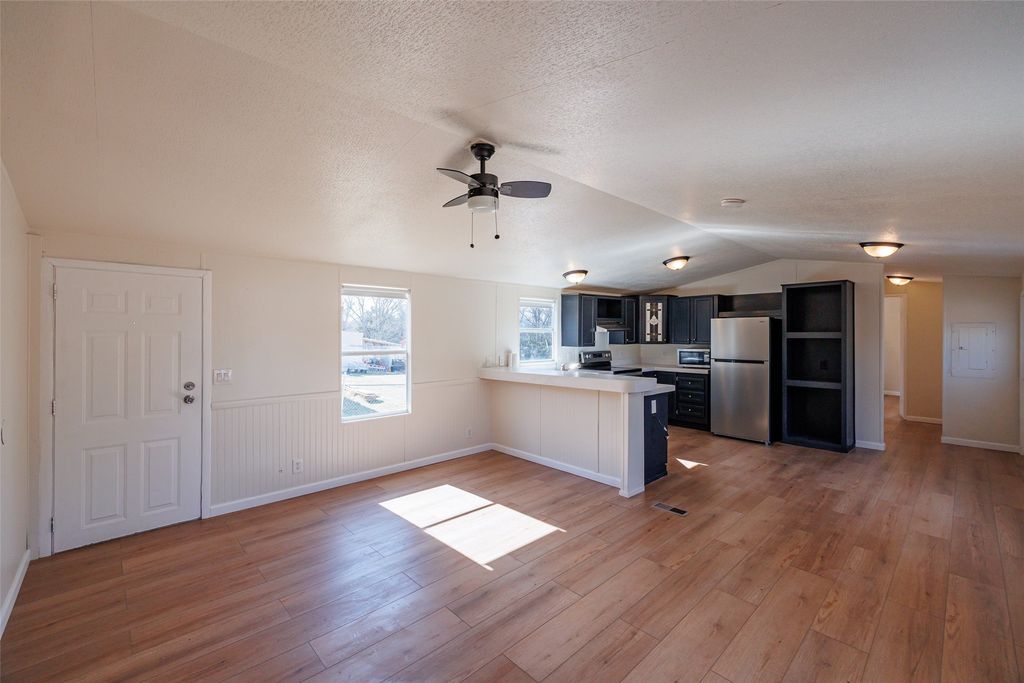 720 Jupiter Avenue, Granbury, TX 76049