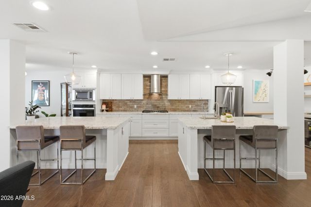 2945 N 47TH Place, Phoenix, AZ 85018