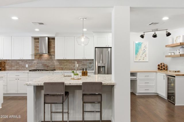 2945 N 47TH Place, Phoenix, AZ 85018