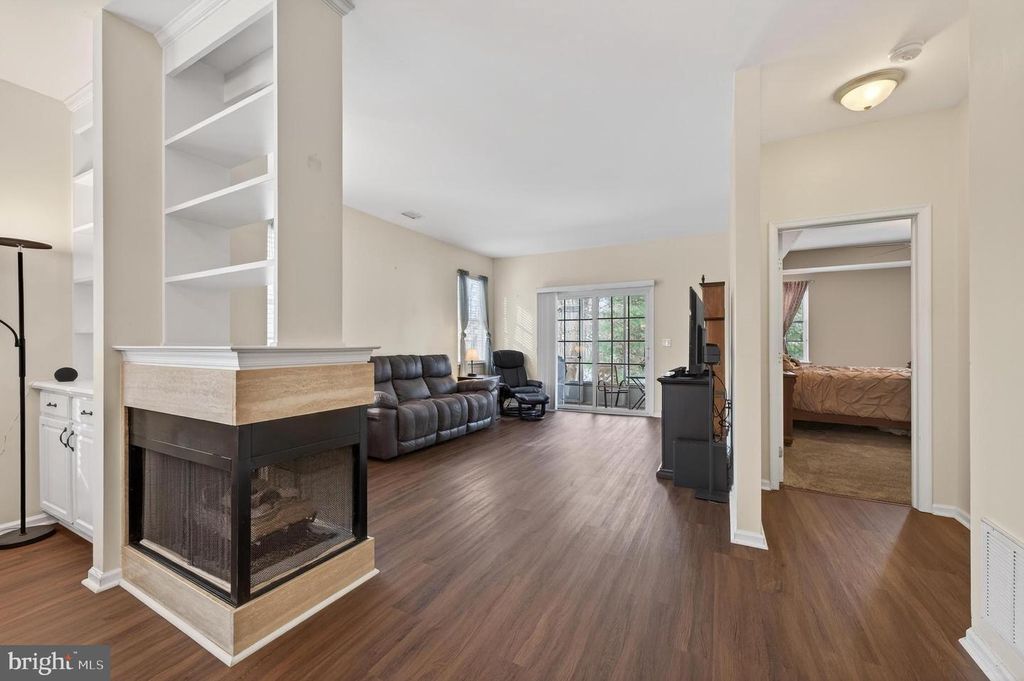 Image 13 of property listing at 269 MEADOWLARK DR, Hamilton, NJ 08690