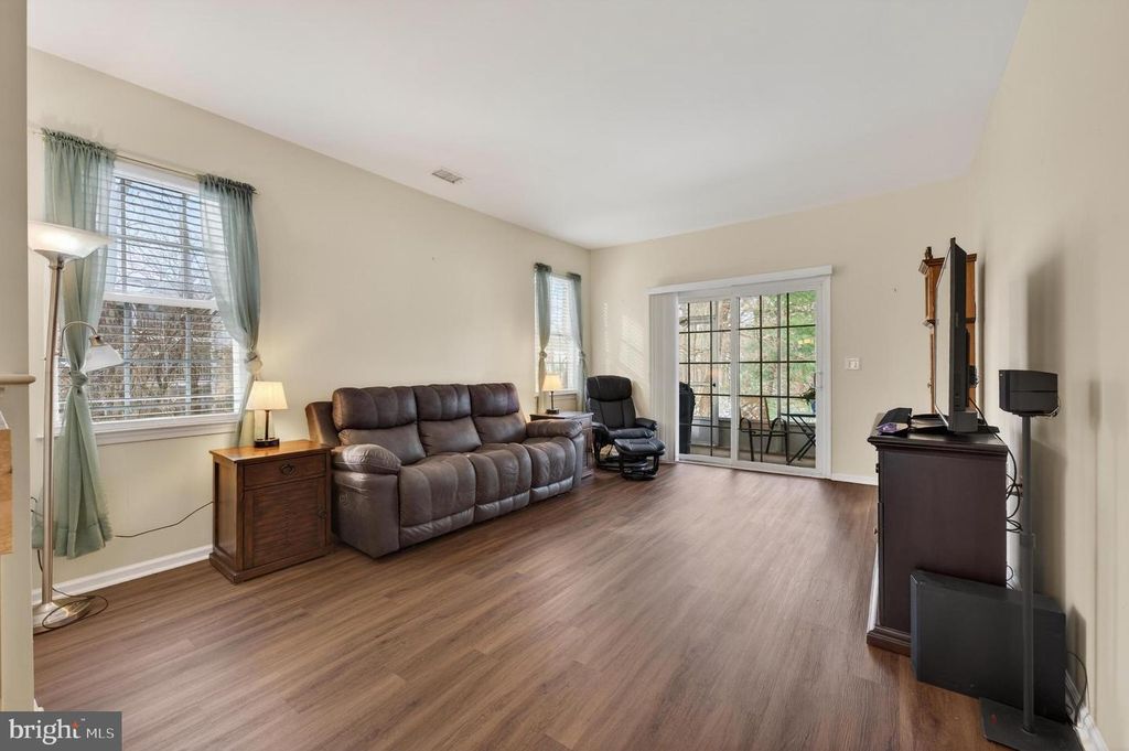 Image 14 of property listing at 269 MEADOWLARK DR, Hamilton, NJ 08690