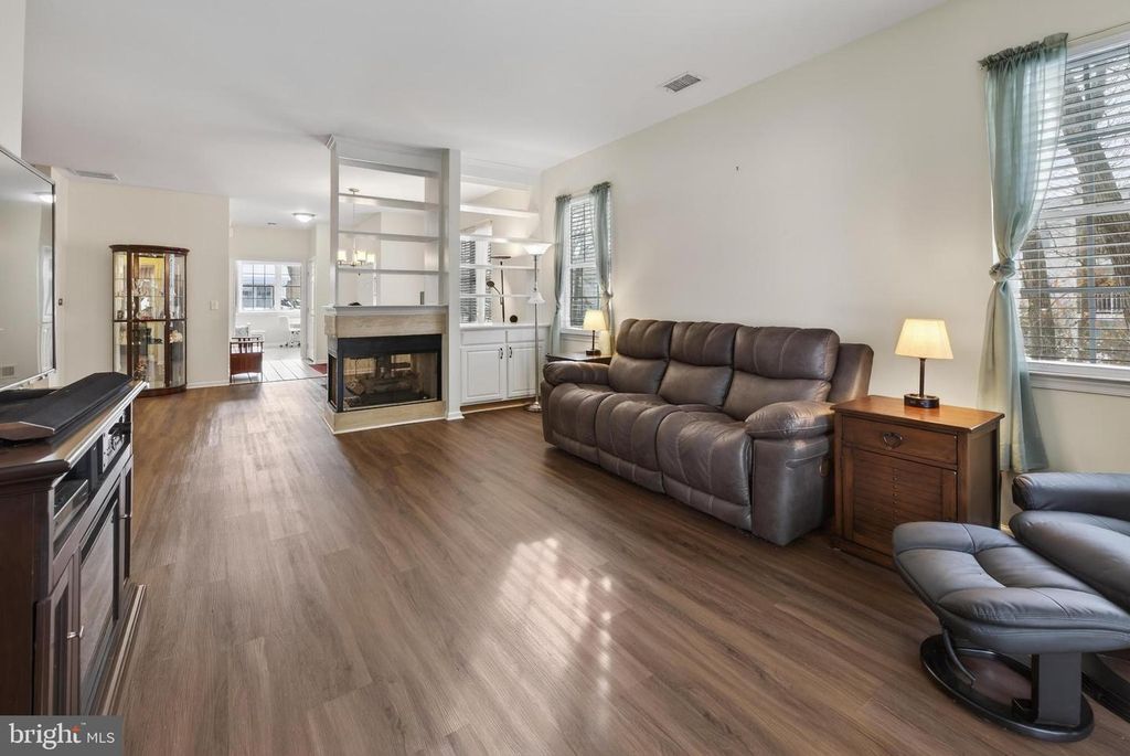 Image 16 of property listing at 269 MEADOWLARK DR, Hamilton, NJ 08690