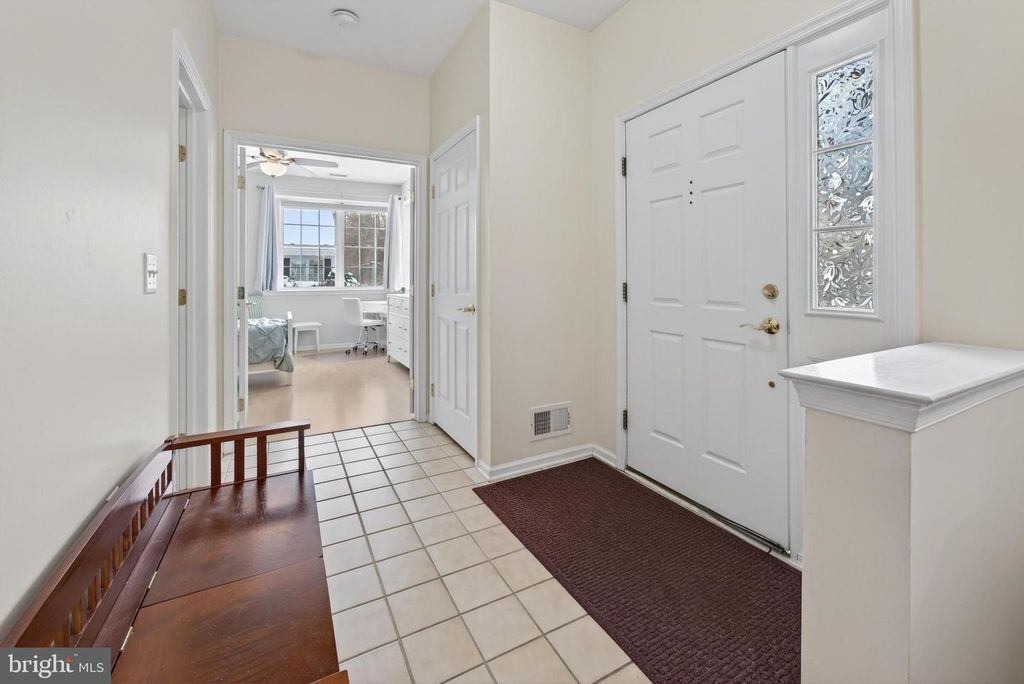 Image 4 of property listing at 269 MEADOWLARK DR, Hamilton, NJ 08690