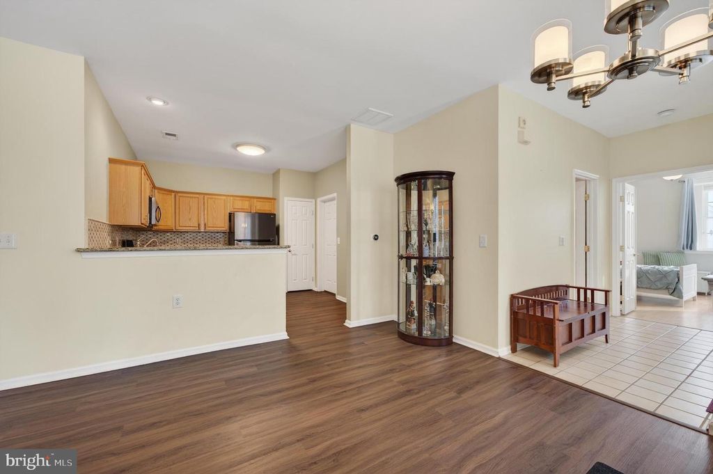 Image 7 of property listing at 269 MEADOWLARK DR, Hamilton, NJ 08690