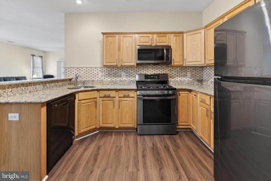 Image 9 of property listing at 269 MEADOWLARK DR, Hamilton, NJ 08690