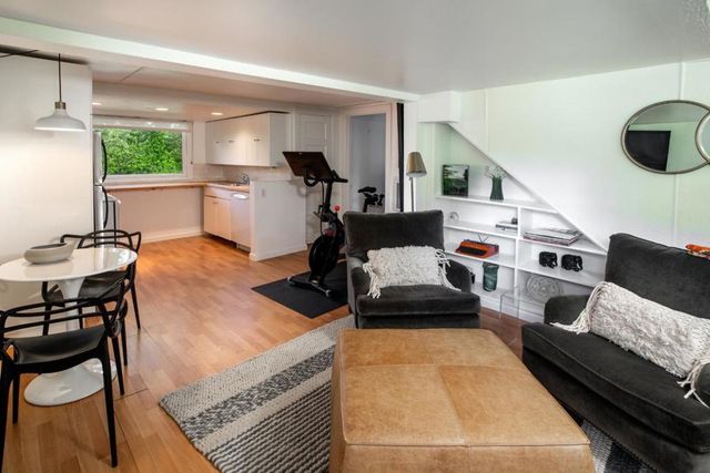 2275 Amherst Street, Palo Alto, CA 94306