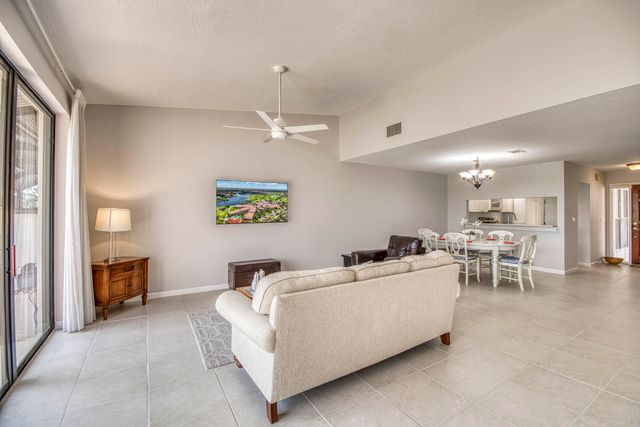 495 Prestwick Circle, Palm Beach Gardens, FL 33418