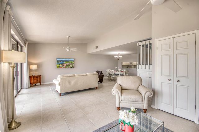 495 Prestwick Circle, Palm Beach Gardens, FL 33418