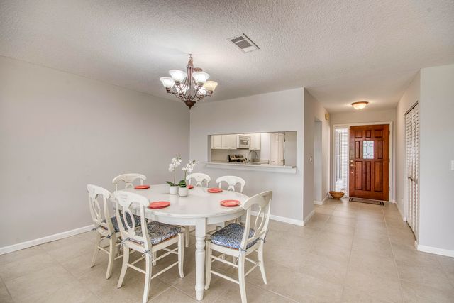 495 Prestwick Circle, Palm Beach Gardens, FL 33418