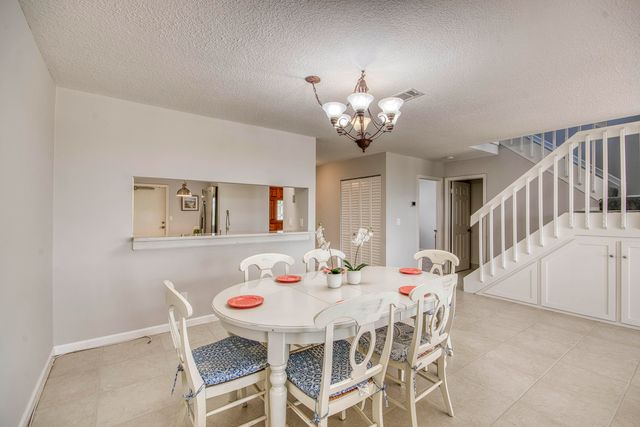 495 Prestwick Circle, Palm Beach Gardens, FL 33418