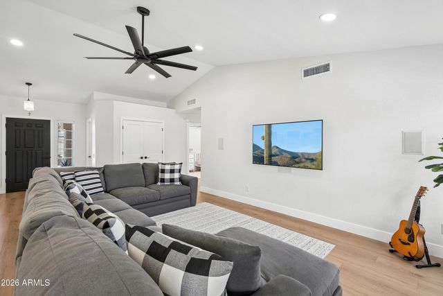 4451 W Creedance Boulevard, Glendale, AZ 85310