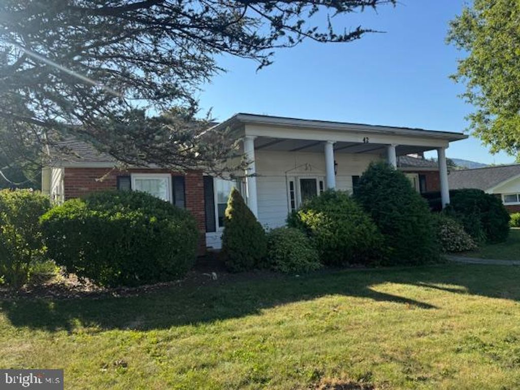 42 GRAND PKWY, Lewistown, PA 17044