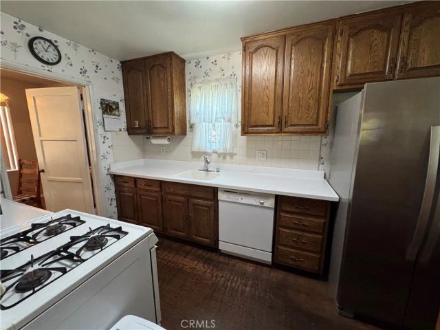 7039 Hesperia, Reseda, CA 91335