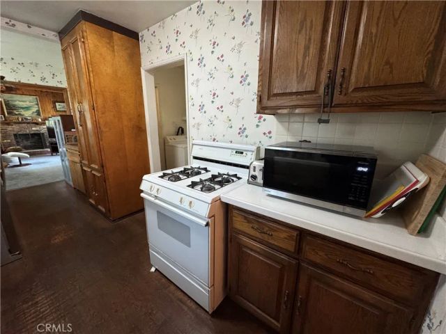 7039 Hesperia, Reseda, CA 91335
