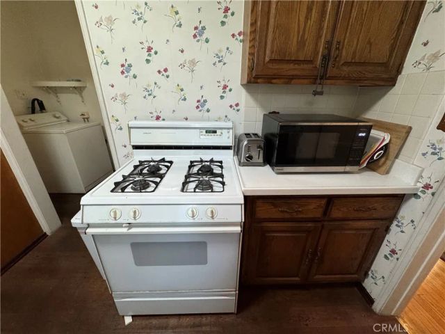 7039 Hesperia, Reseda, CA 91335