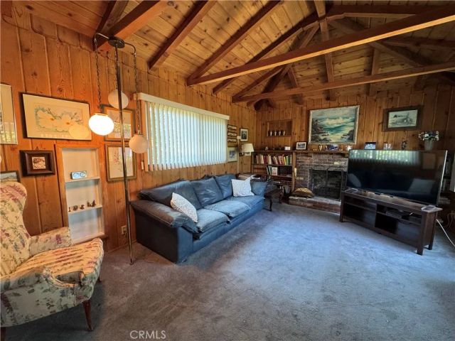 7039 Hesperia, Reseda, CA 91335
