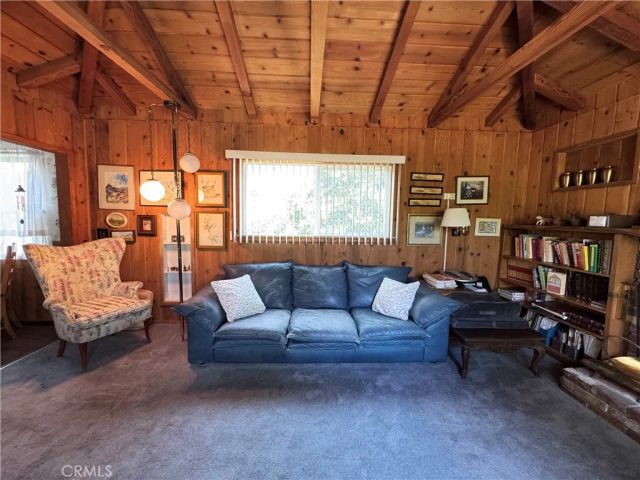7039 Hesperia, Reseda, CA 91335