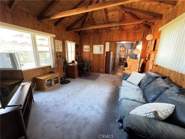 7039 Hesperia, Reseda, CA 91335